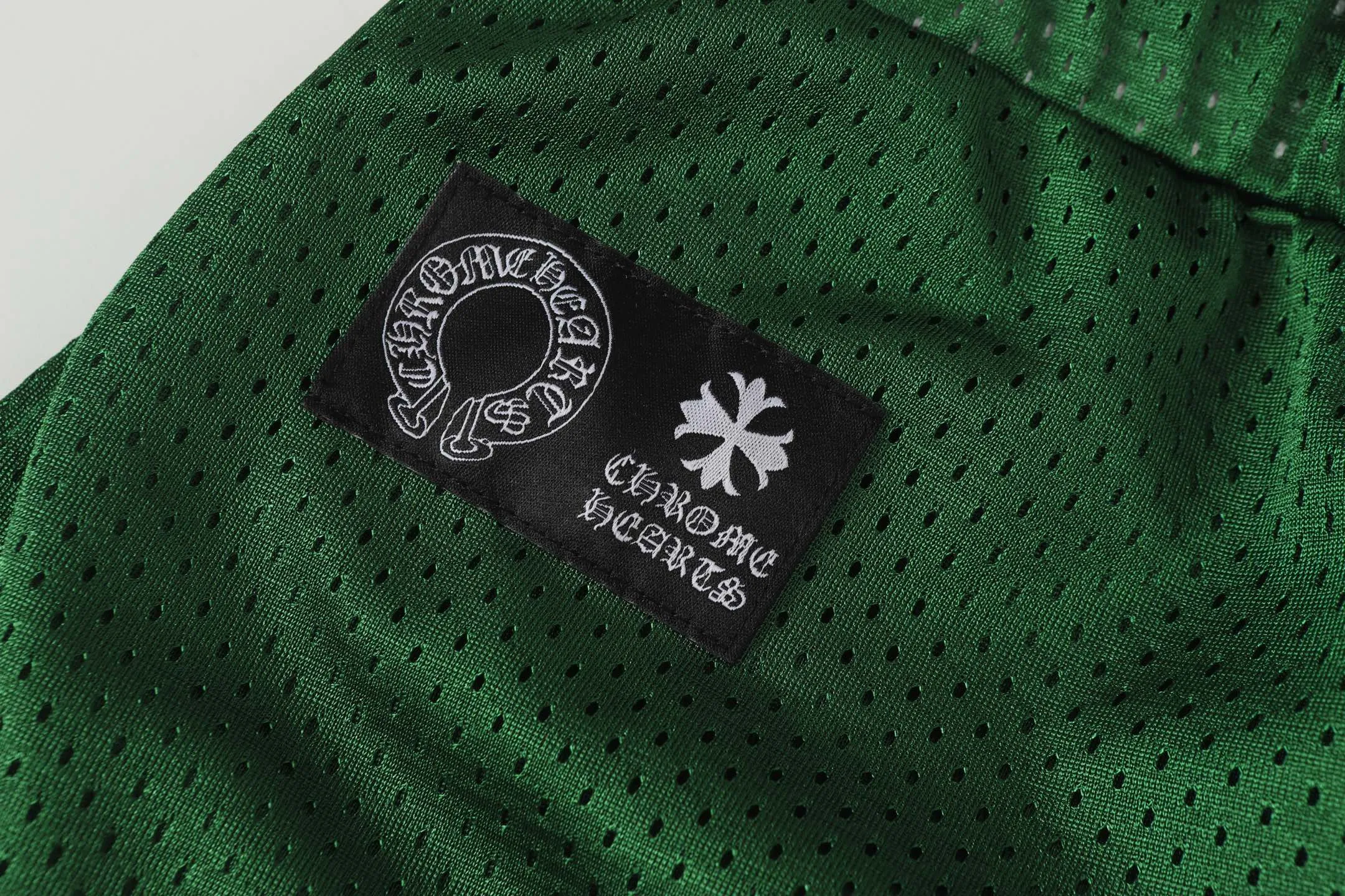 P160 Chrome Hearts CH Chrome Hearts popular Sanskrit printed mesh double-layer ice hockey jersey sports suit. Uses direct injection imported machine printing. Hardware accessories are all ground and customized. Correct configuration. Black 2025 Chrome Hearts authentic packaging. 300 grams of custom-made dyed mesh. Large version. Loose and stylish. Different from lower versions. Slim and long version with upper body and hip stretch. 100% commitment: top quality. Not fast food. The highest version on the market. Top quality - different from ordinary versions on the market. If you care about quality, you should also respect the price. Absolutely 0 after-sales service and 0 return rate so far. It’s hard not to love the style - 300g mesh custom-dyed fabric - Correct high-density main mark, washed tag, hand-sewn